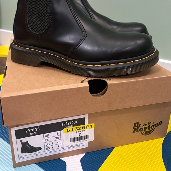 Women’s size: 7 Dr.Martens boots in black. - Picture 3 of 3